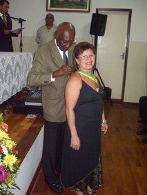 recebendo medalha