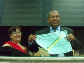 presidente recebendo homenagem