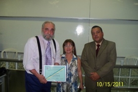 recebendo título de sócio honorário