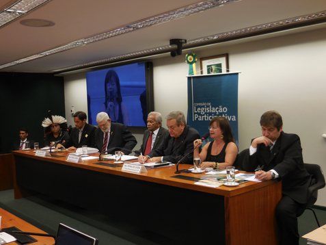 mesa redonda Adeilde